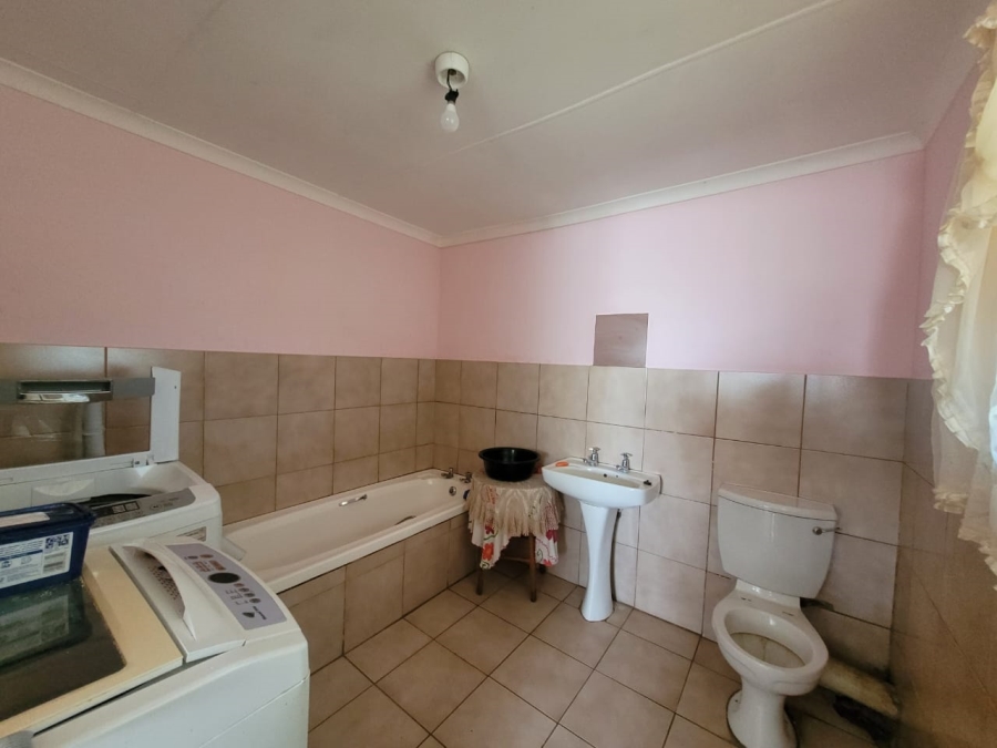To Let 3 Bedroom Property for Rent in Kruisfontein Eastern Cape